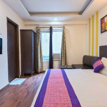 Hotel La Vista Delhi Zewnętrze zdjęcie