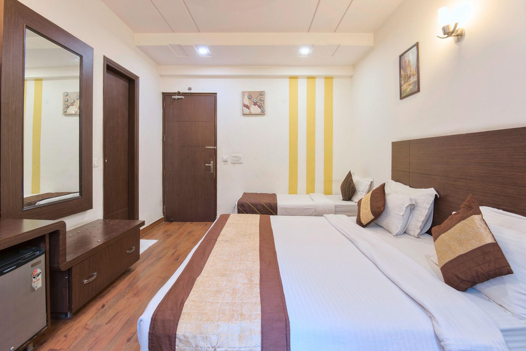 Hotel La Vista Delhi Zewnętrze zdjęcie