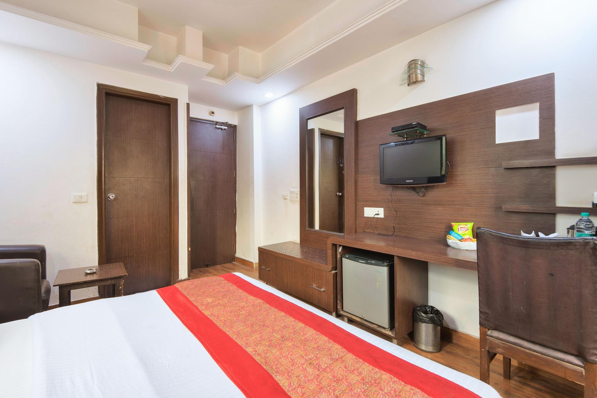 Hotel La Vista Delhi Zewnętrze zdjęcie