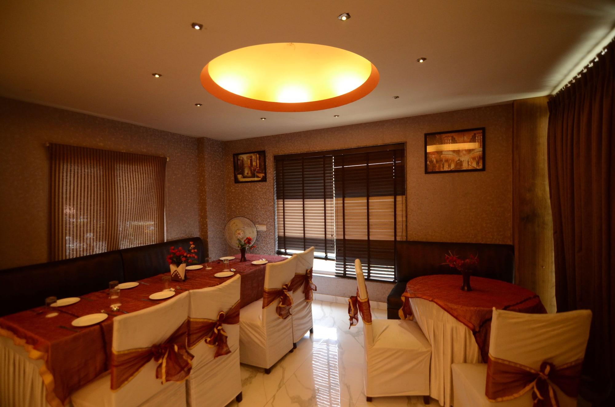 Hotel La Vista Delhi Zewnętrze zdjęcie