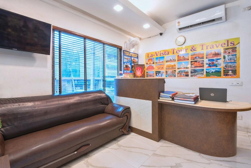 Hotel La Vista Delhi Zewnętrze zdjęcie