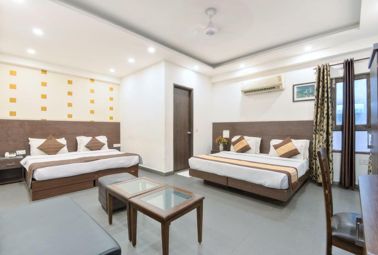 Hotel La Vista Delhi Zewnętrze zdjęcie