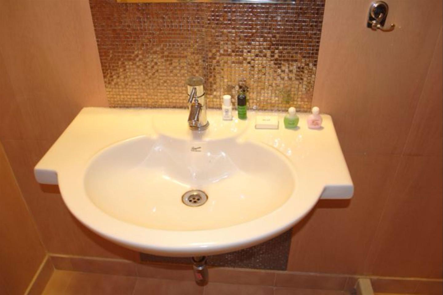 Hotel La Vista Delhi Zewnętrze zdjęcie